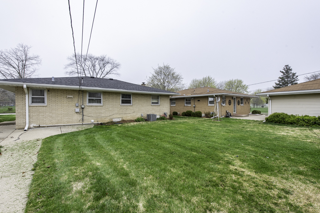 2203 Gilboa Avenue, Zion, IL 60099