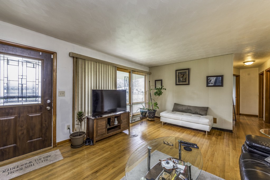 2203 Gilboa Avenue, Zion, IL 60099