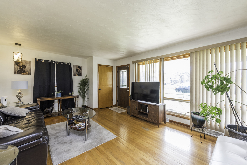 2203 Gilboa Avenue, Zion, IL 60099