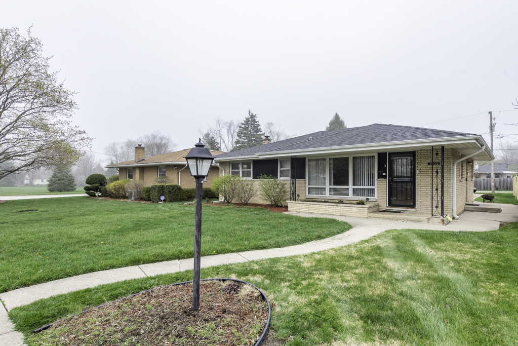 2203 Gilboa Avenue, Zion, IL 60099
