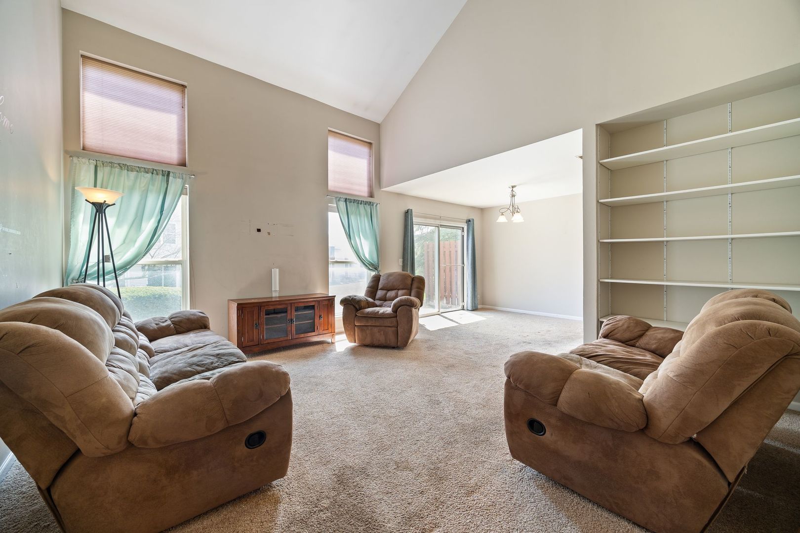 2067 Peach Tree Lane, Algonquin, IL 60102