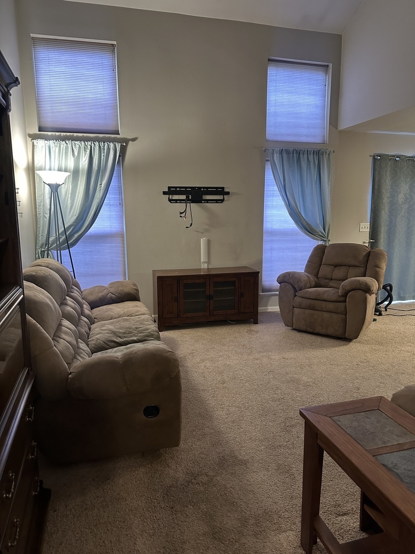 2067 Peach Tree Lane, Algonquin, IL 60102