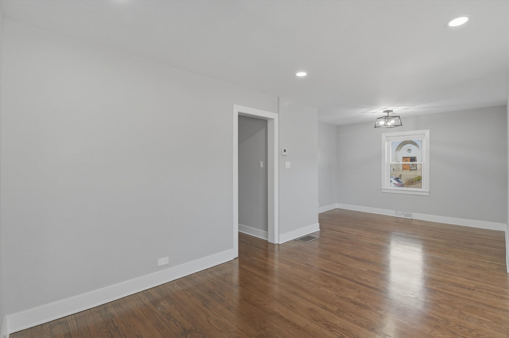 5400 S Nashville Avenue, Chicago, IL 60638