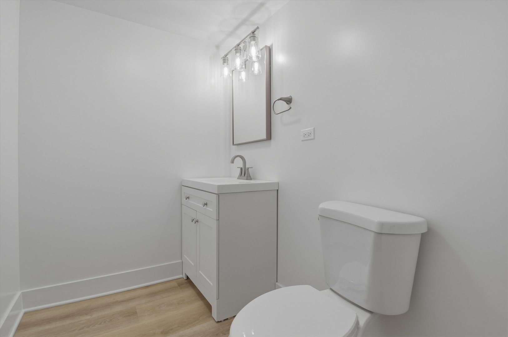 5400 S Nashville Avenue, Chicago, IL 60638