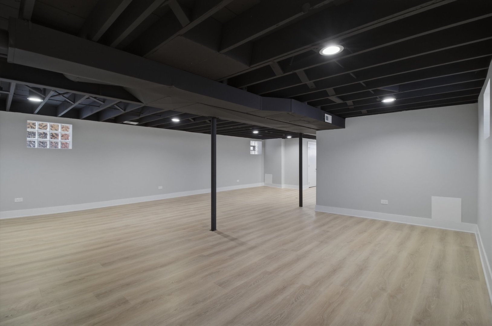 5400 S Nashville Avenue, Chicago, IL 60638