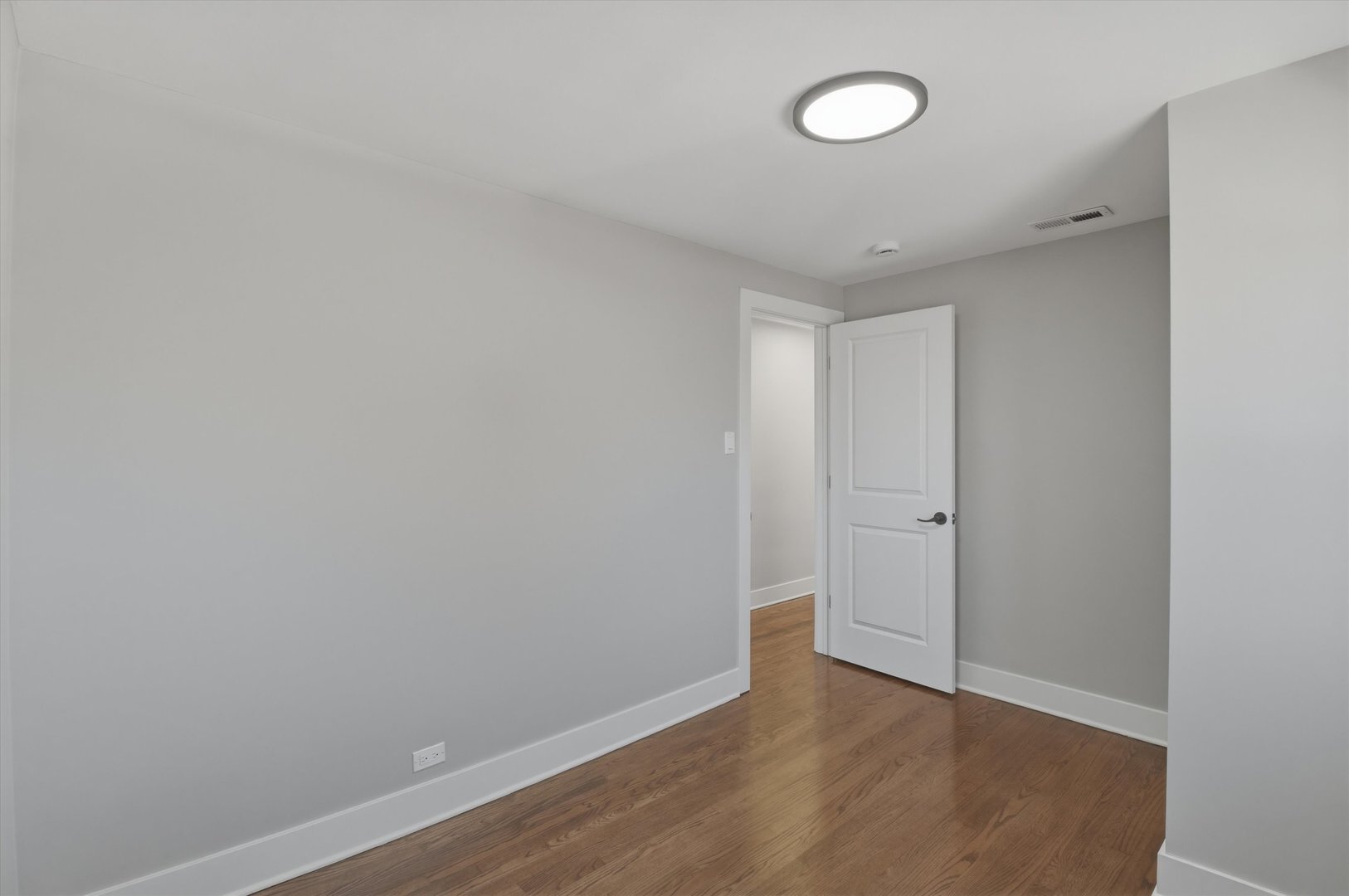 5400 S Nashville Avenue, Chicago, IL 60638