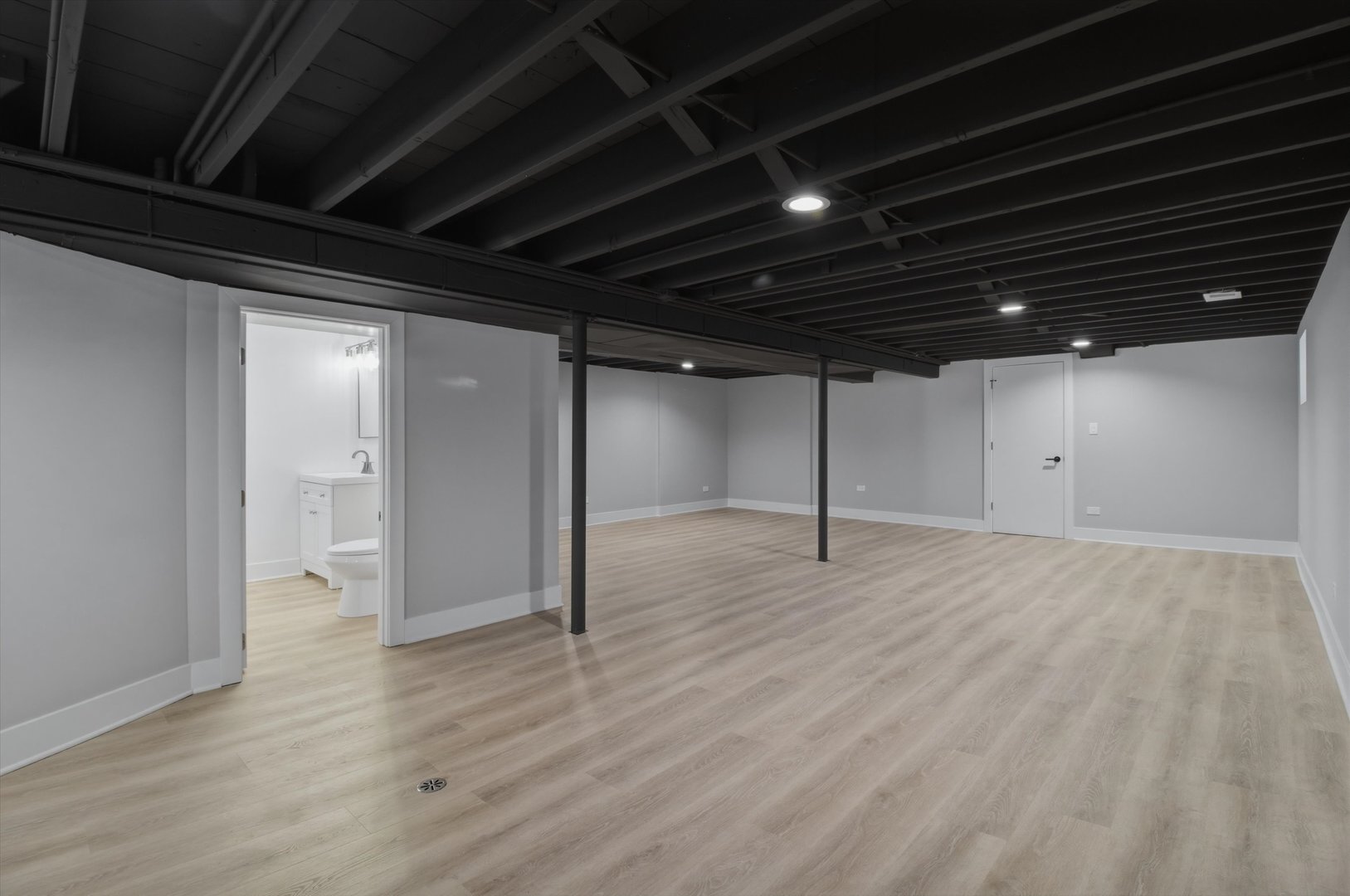 5400 S Nashville Avenue, Chicago, IL 60638