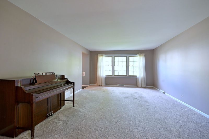 191 S Hawthorne Avenue, Elmhurst, IL 60126