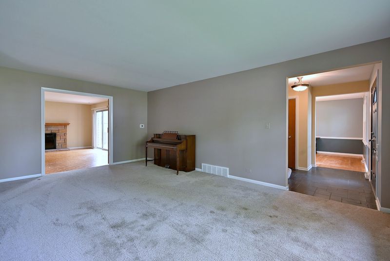 191 S Hawthorne Avenue, Elmhurst, IL 60126