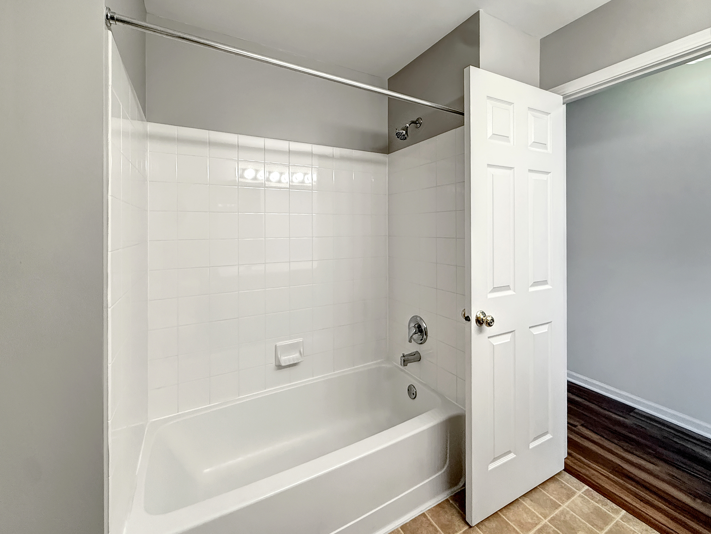 3078 Falling Waters Lane #3078, Lindenhurst, IL 60046