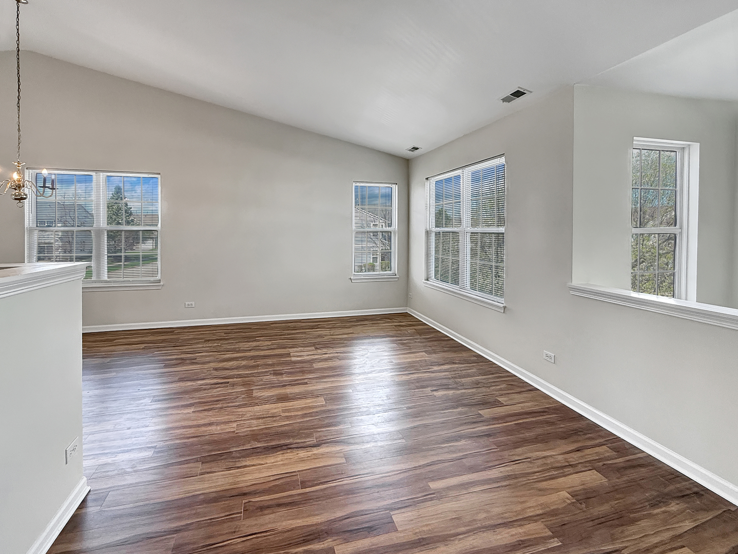 3078 Falling Waters Lane #3078, Lindenhurst, IL 60046