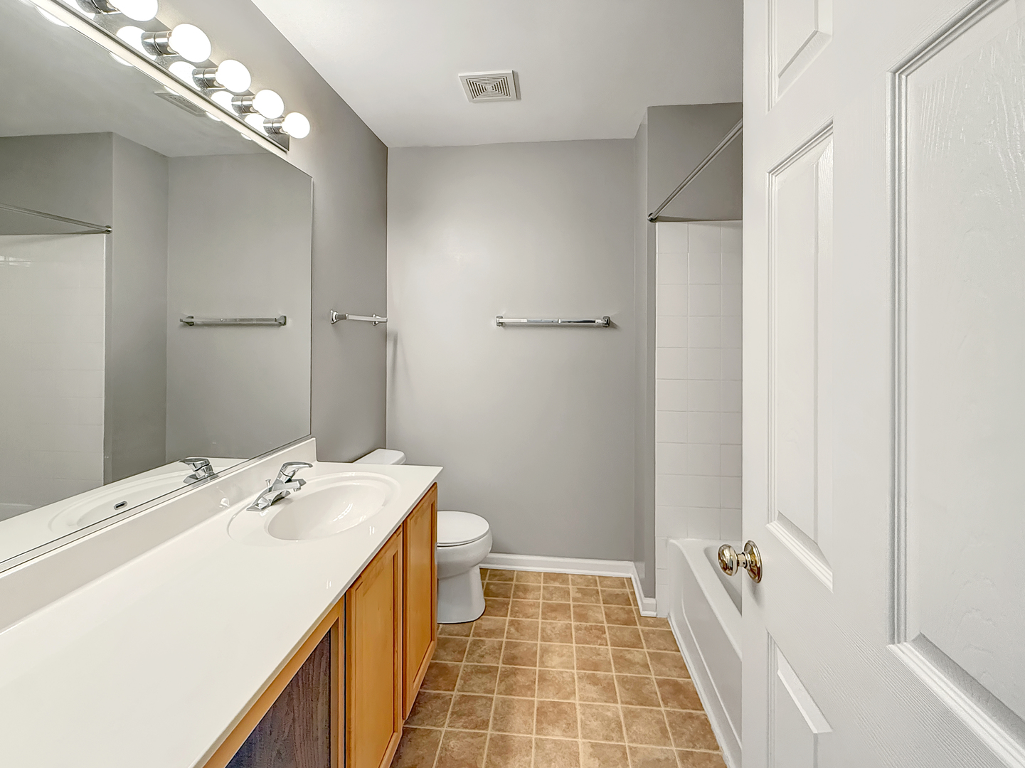 3078 Falling Waters Lane #3078, Lindenhurst, IL 60046