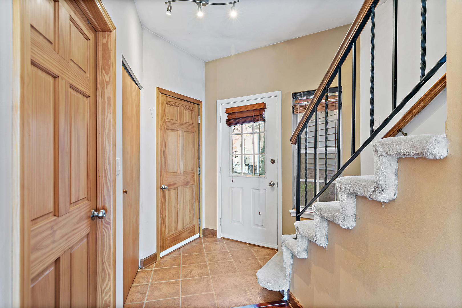 1273 Cranbrook Drive, Schaumburg, IL 60193