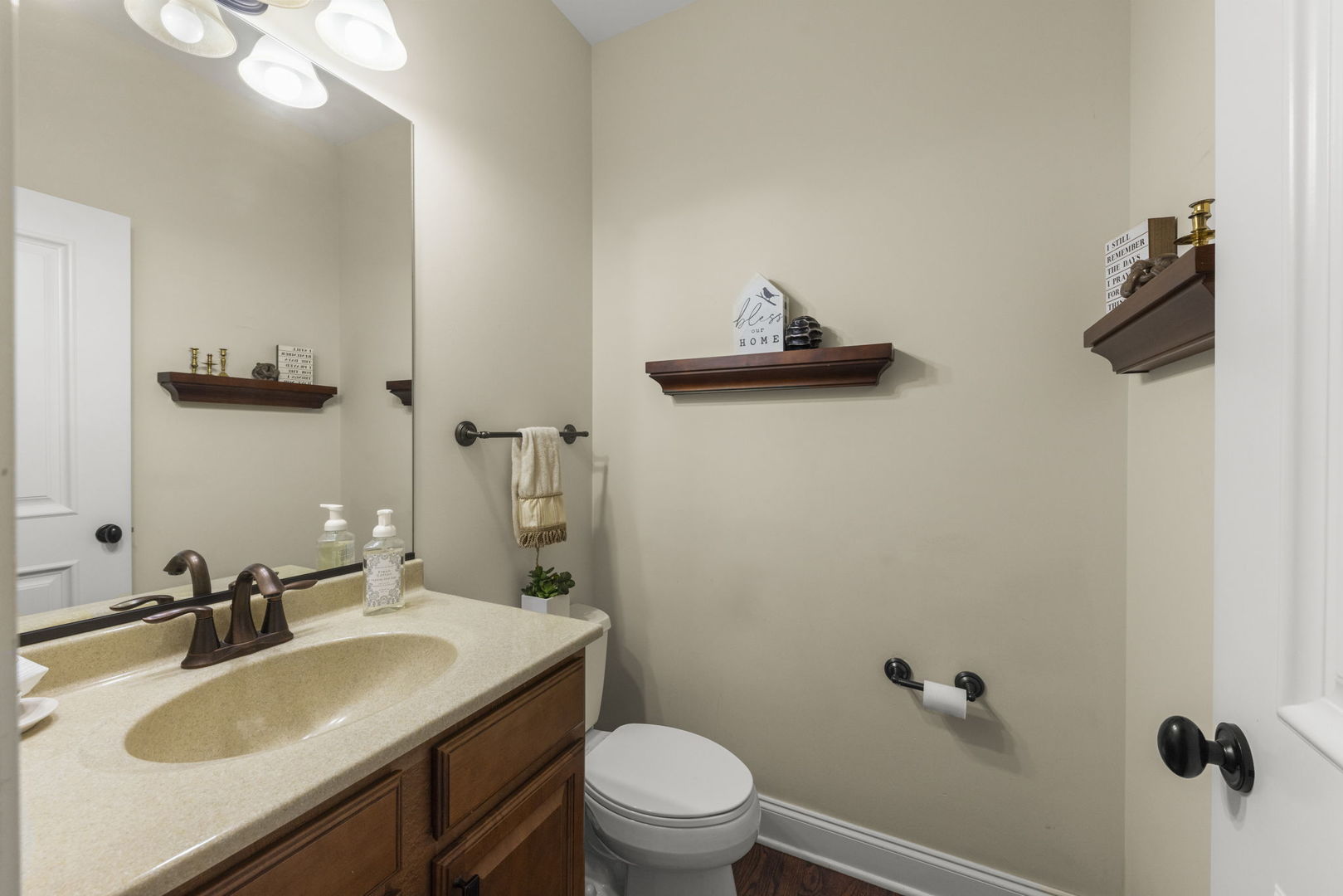 1N003 Richard Avenue, Wheaton, IL 60187