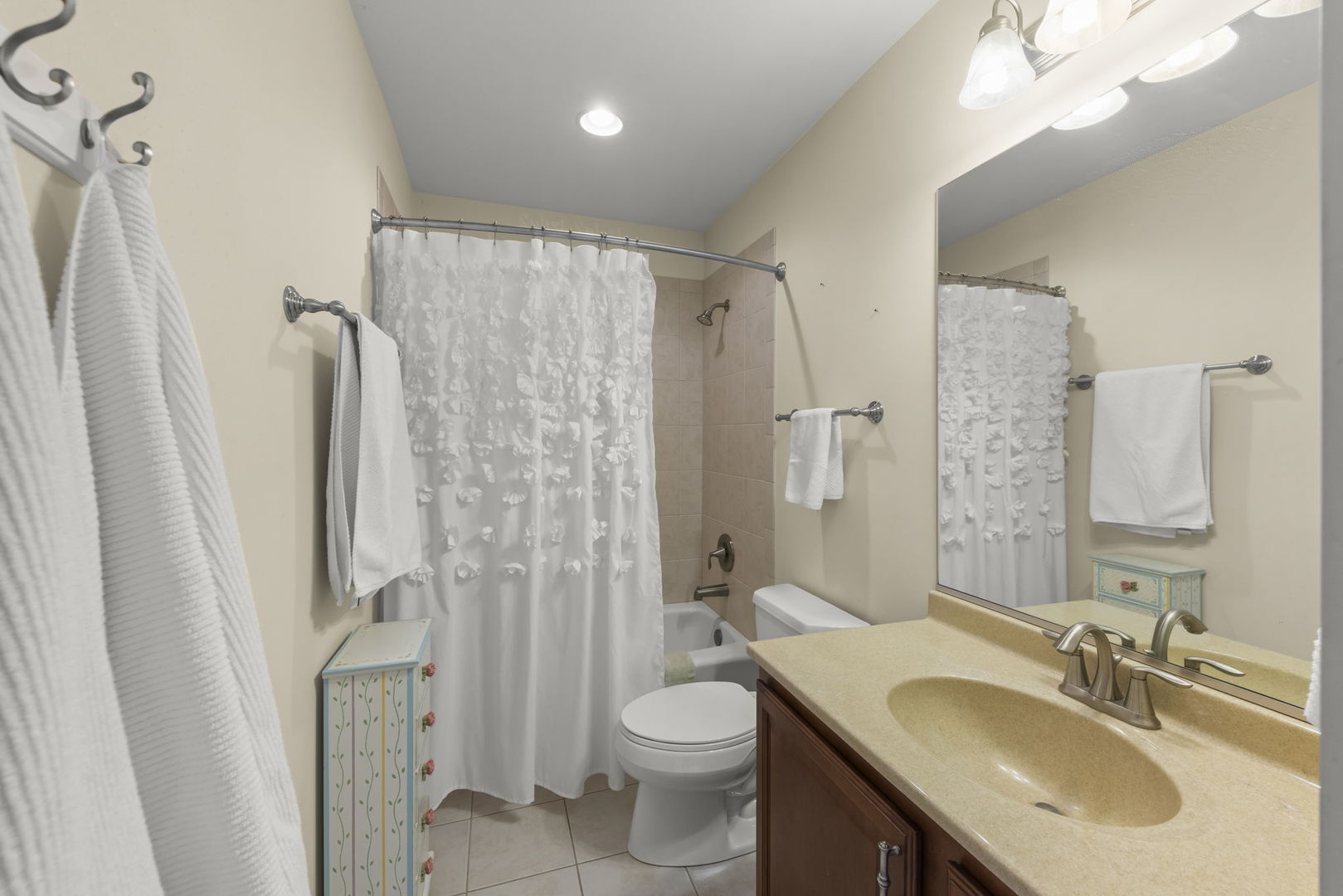 1N003 Richard Avenue, Wheaton, IL 60187