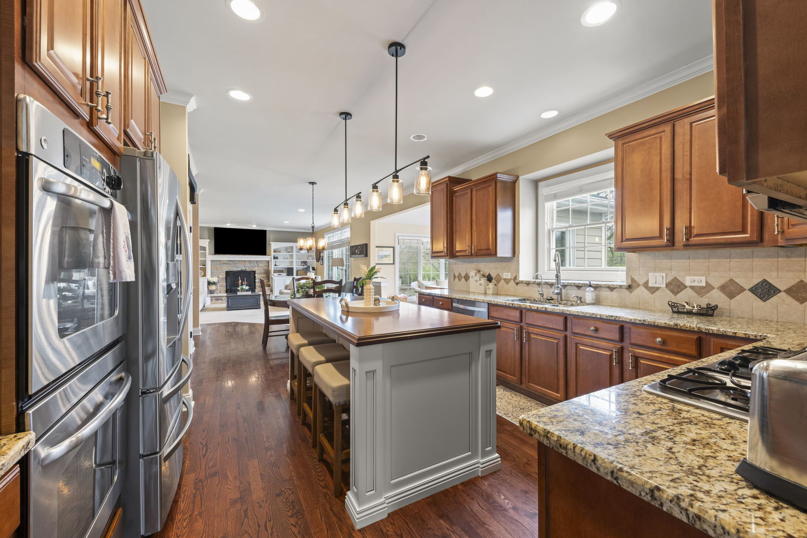 1N003 Richard Avenue, Wheaton, IL 60187