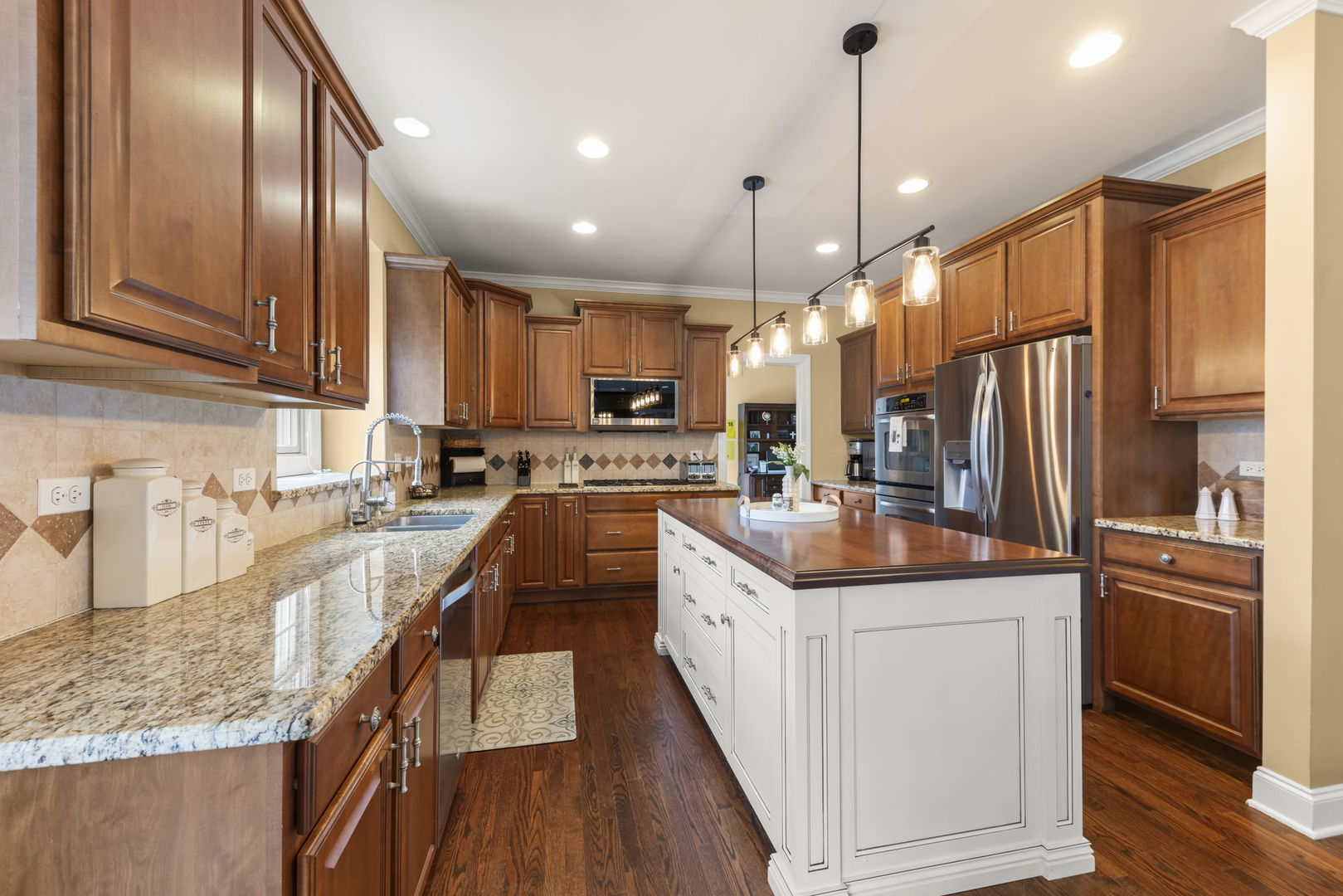 1N003 Richard Avenue, Wheaton, IL 60187