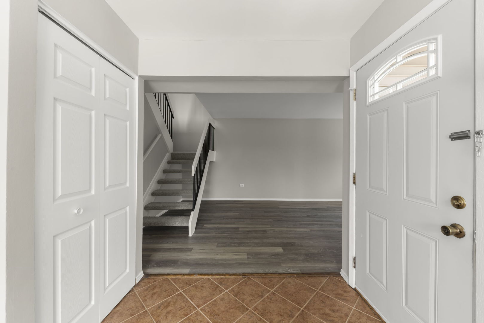 9E Fernwood Drive, Bolingbrook, IL 60440