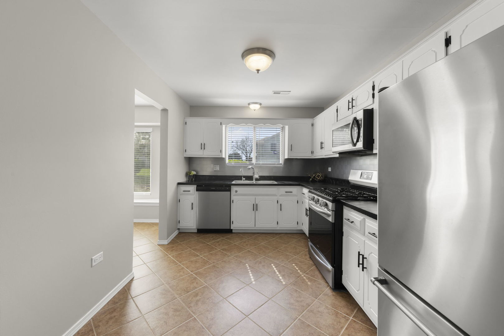 9E Fernwood Drive, Bolingbrook, IL 60440