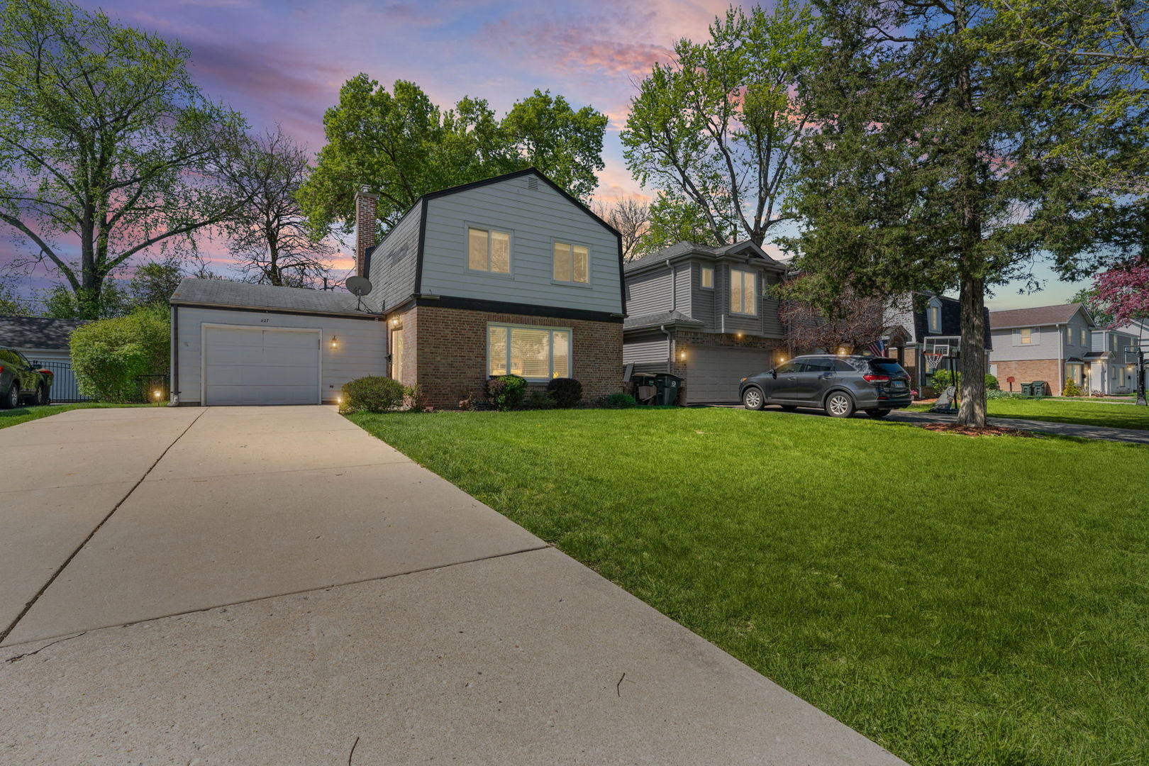 627 E Davis Street, Arlington Heights, IL 60005