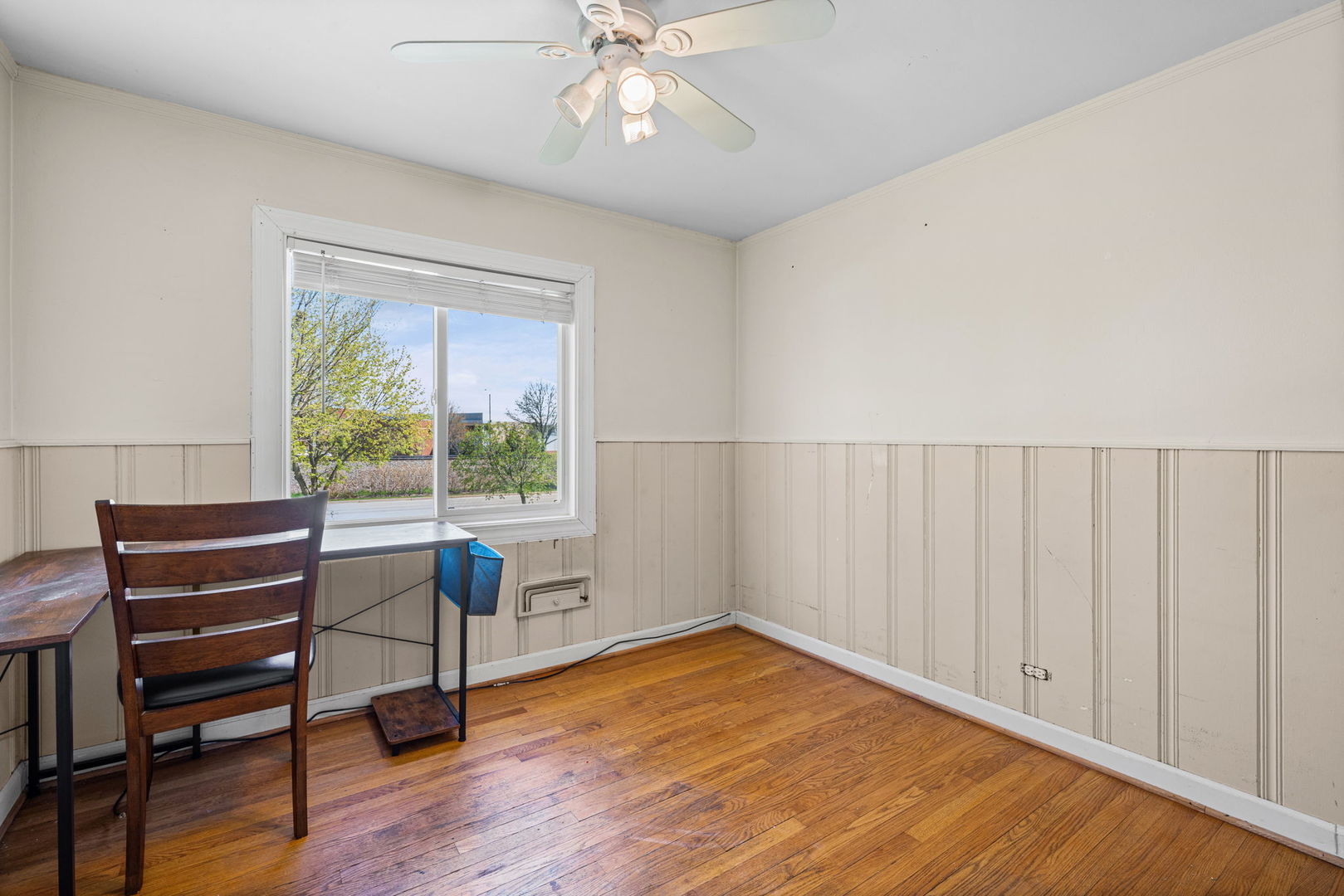 627 E Davis Street, Arlington Heights, IL 60005