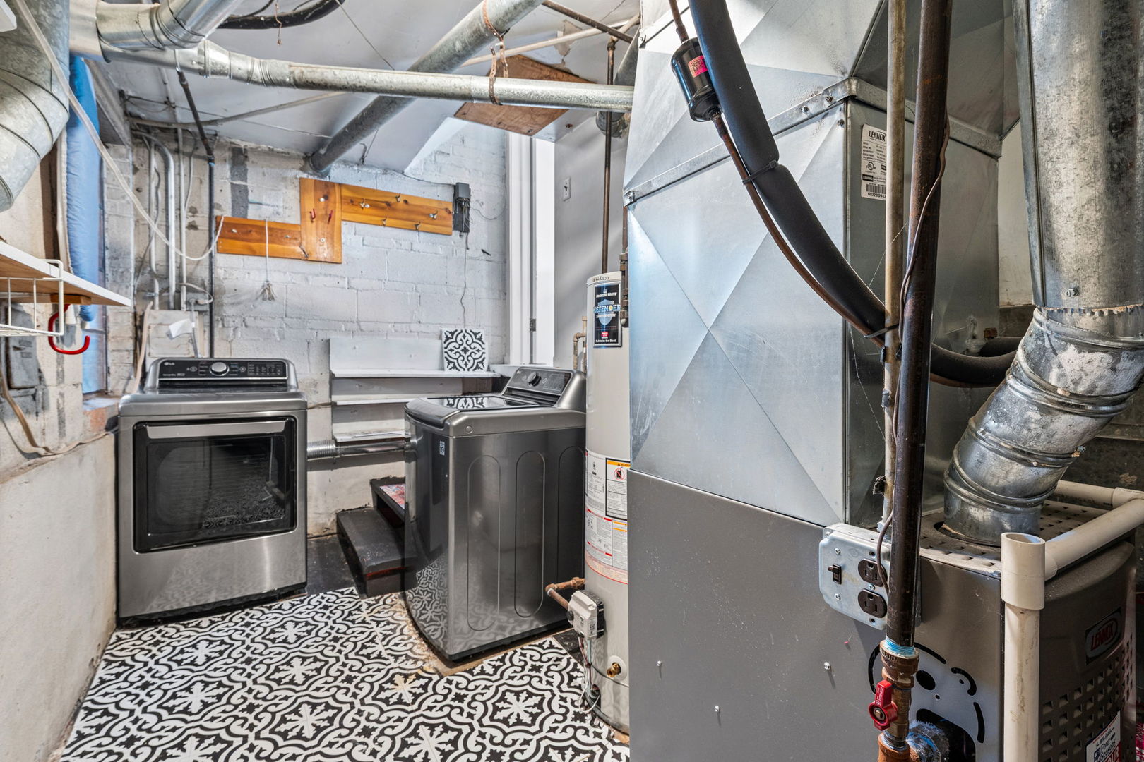 627 E Davis Street, Arlington Heights, IL 60005