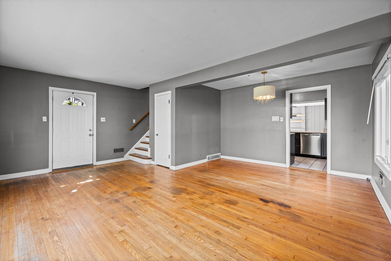 627 E Davis Street, Arlington Heights, IL 60005