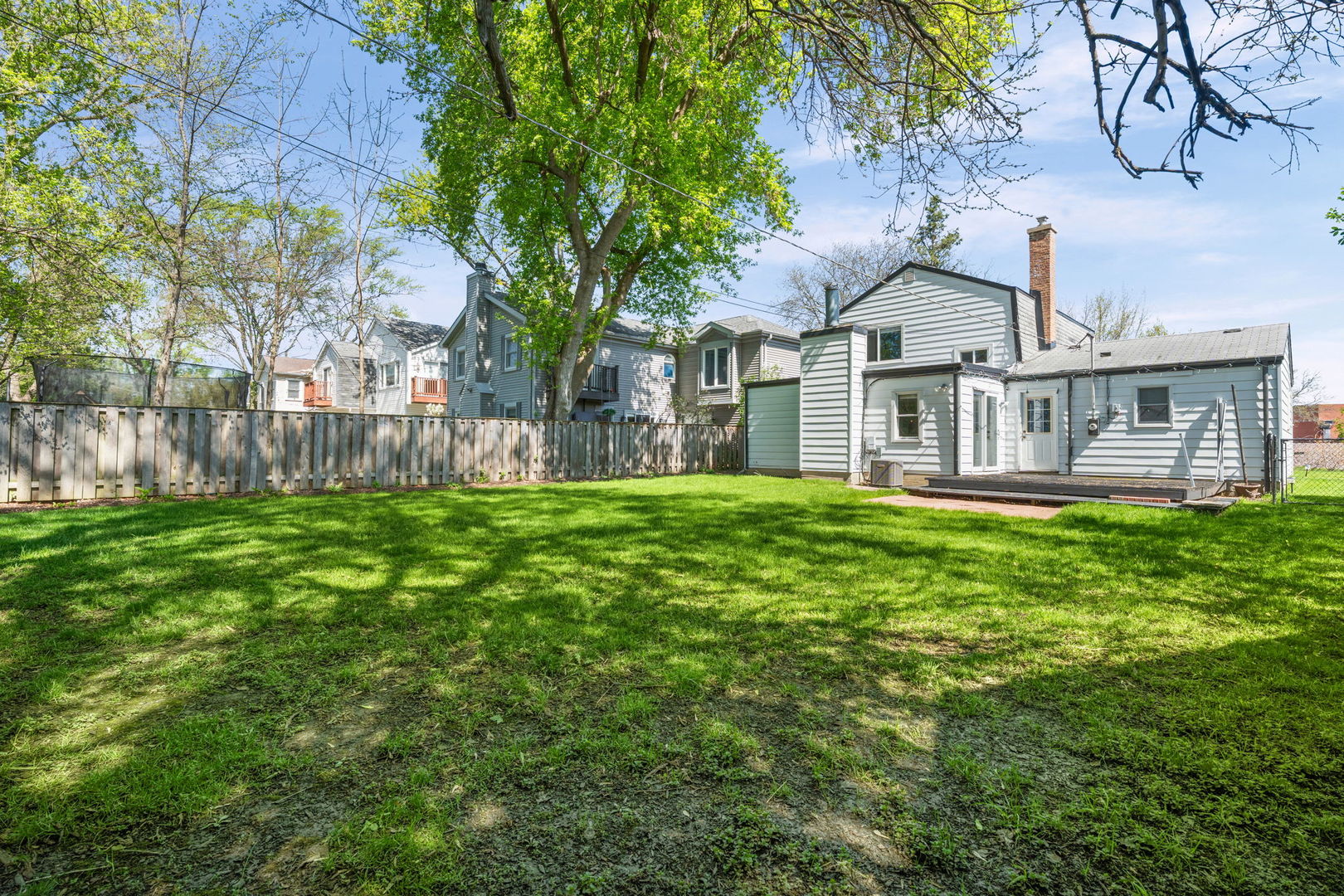 627 E Davis Street, Arlington Heights, IL 60005