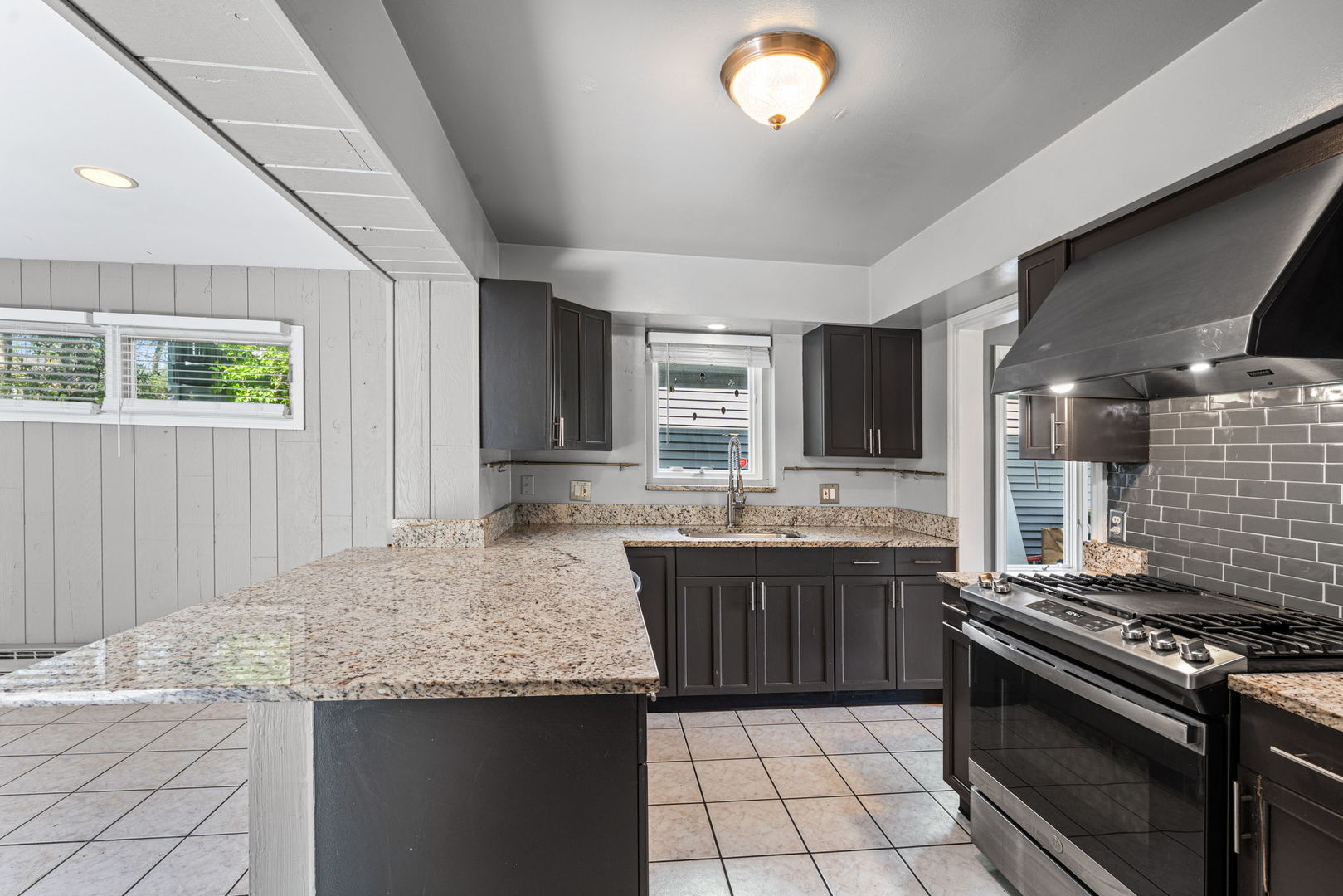 627 E Davis Street, Arlington Heights, IL 60005