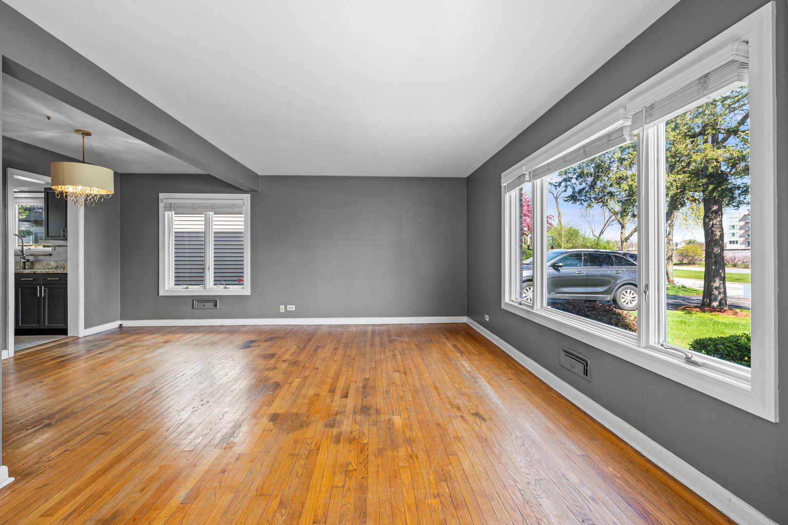 627 E Davis Street, Arlington Heights, IL 60005