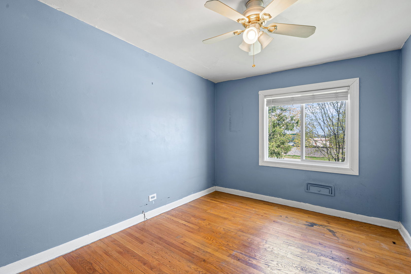 627 E Davis Street, Arlington Heights, IL 60005