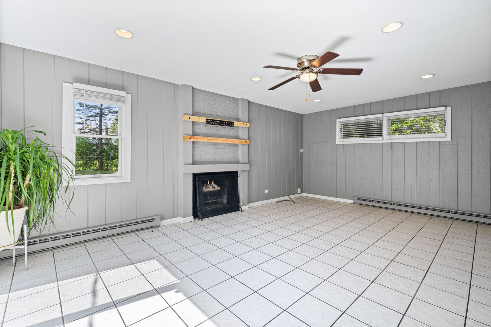 627 E Davis Street, Arlington Heights, IL 60005