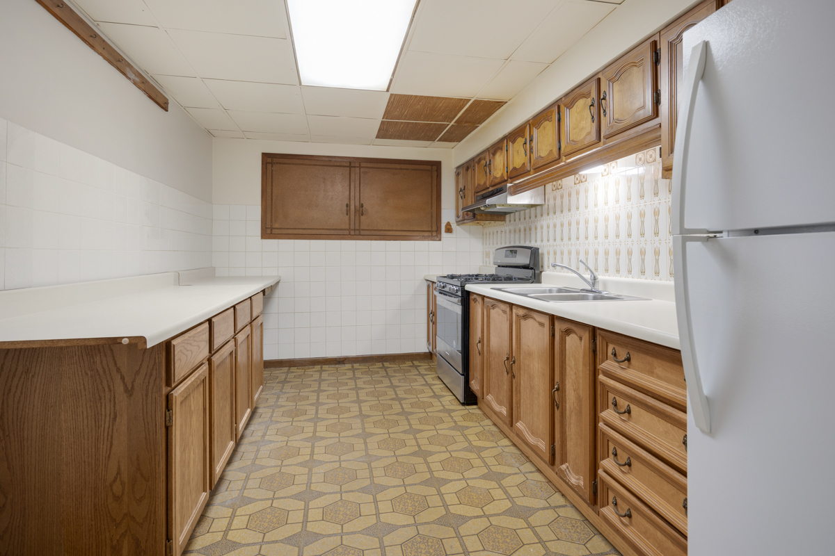 1274 Biscayne Drive, Elk Grove Village, IL 60007