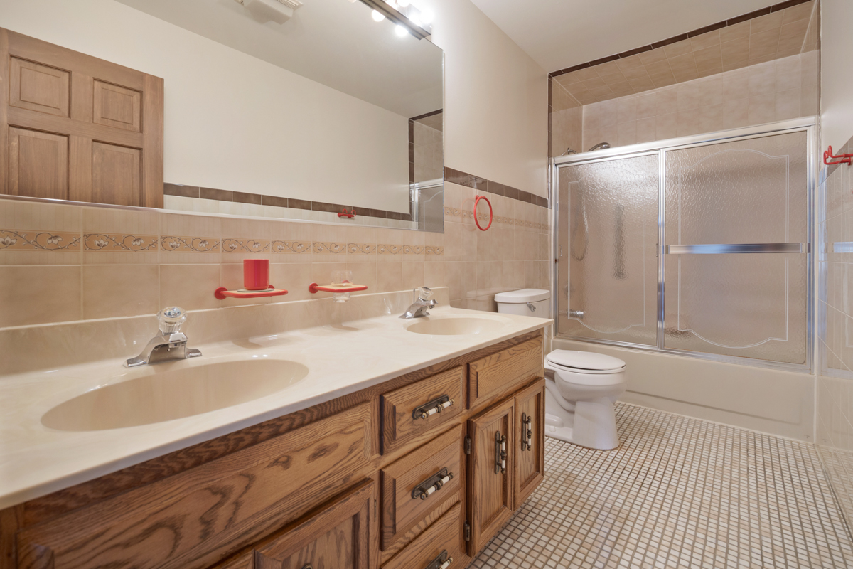 1274 Biscayne Drive, Elk Grove Village, IL 60007