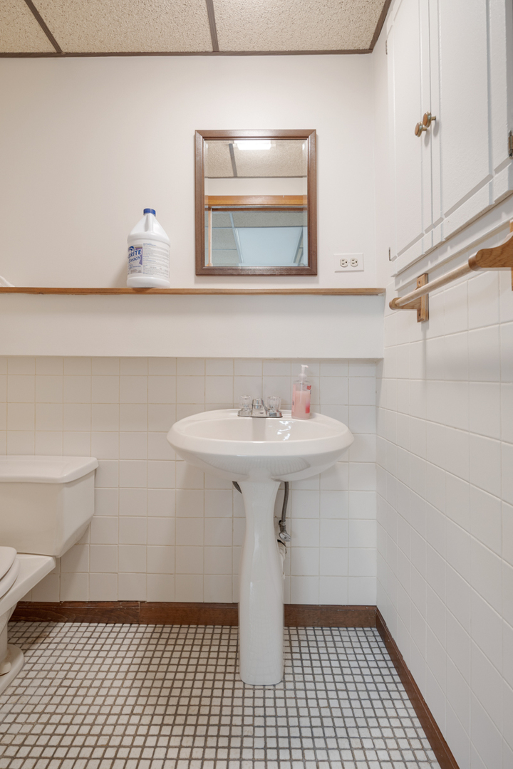 1274 Biscayne Drive, Elk Grove Village, IL 60007