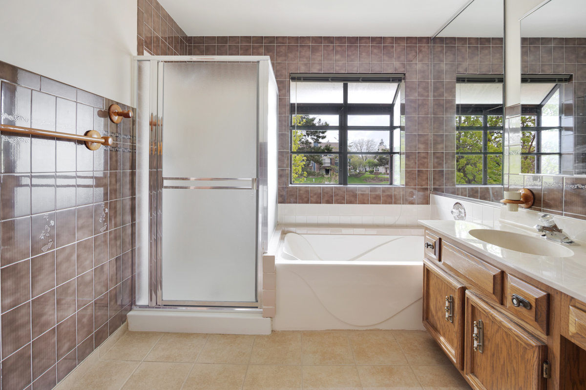 1274 Biscayne Drive, Elk Grove Village, IL 60007