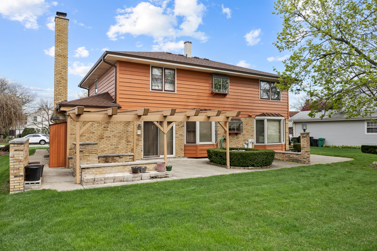 1274 Biscayne Drive, Elk Grove Village, IL 60007