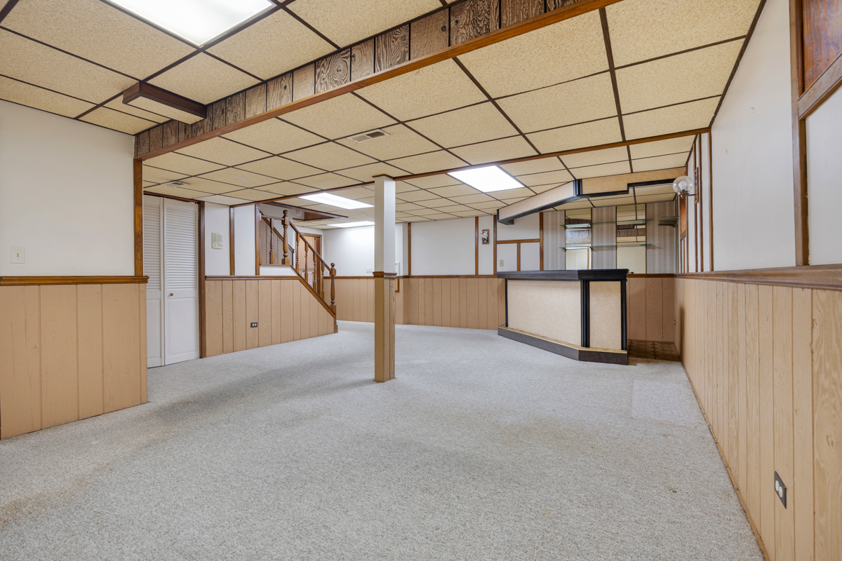 1274 Biscayne Drive, Elk Grove Village, IL 60007