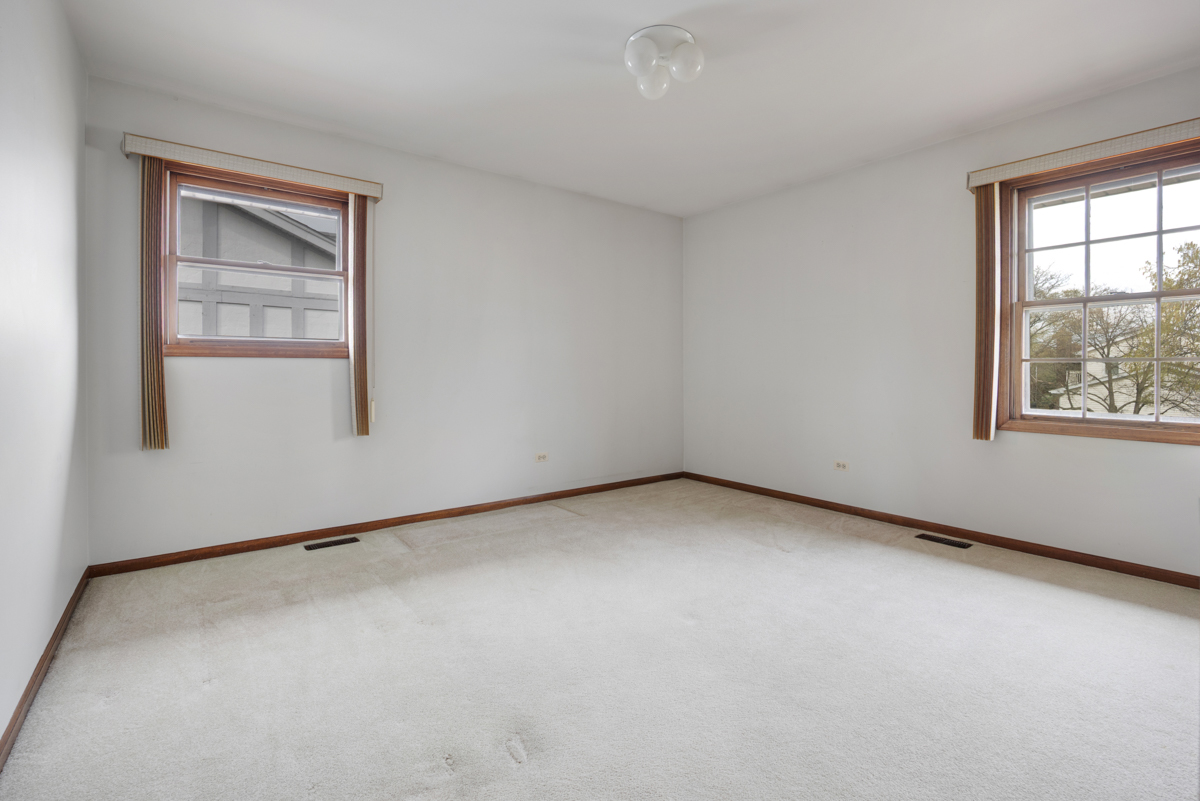 1274 Biscayne Drive, Elk Grove Village, IL 60007