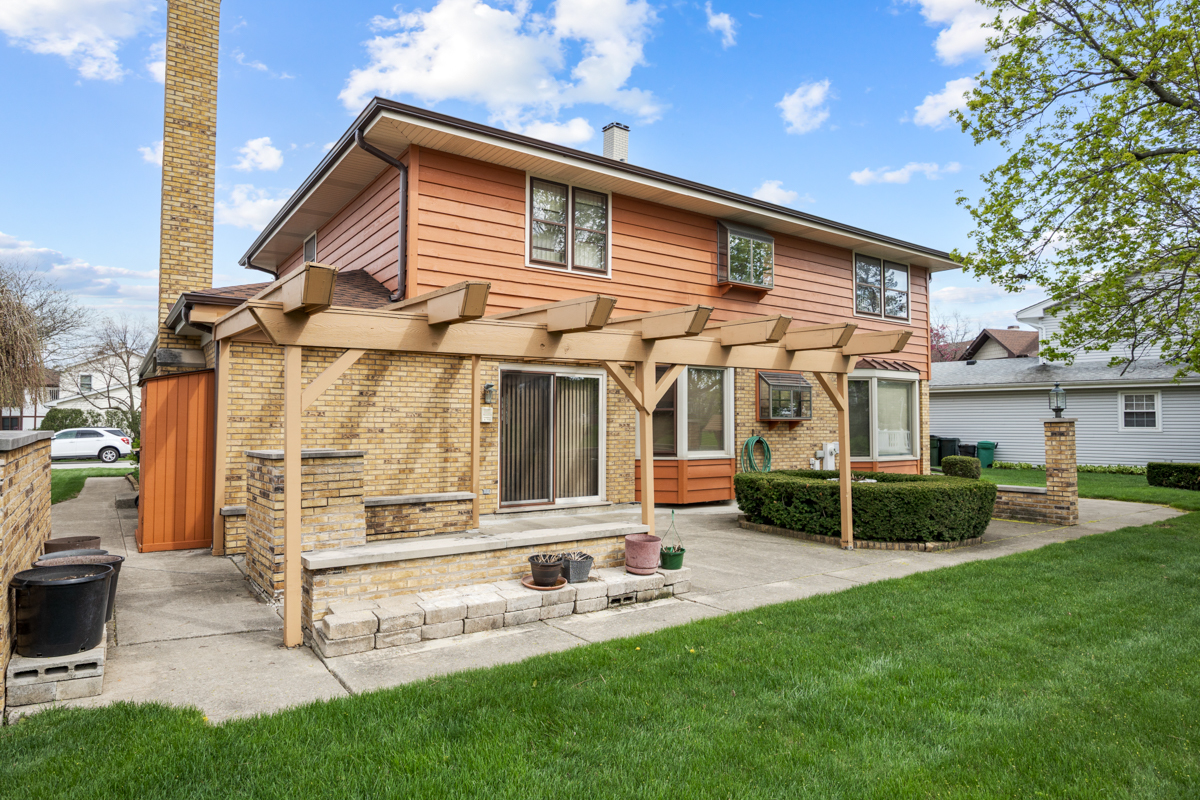 1274 Biscayne Drive, Elk Grove Village, IL 60007