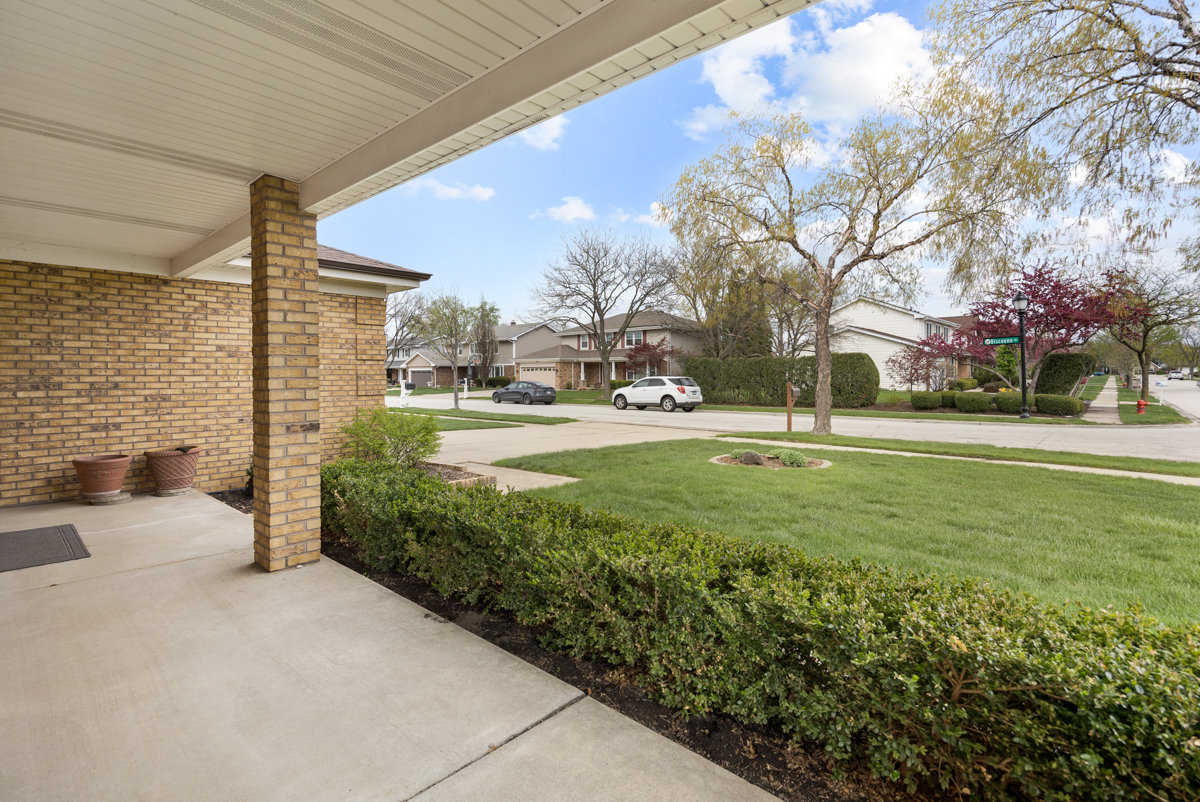 1274 Biscayne Drive, Elk Grove Village, IL 60007