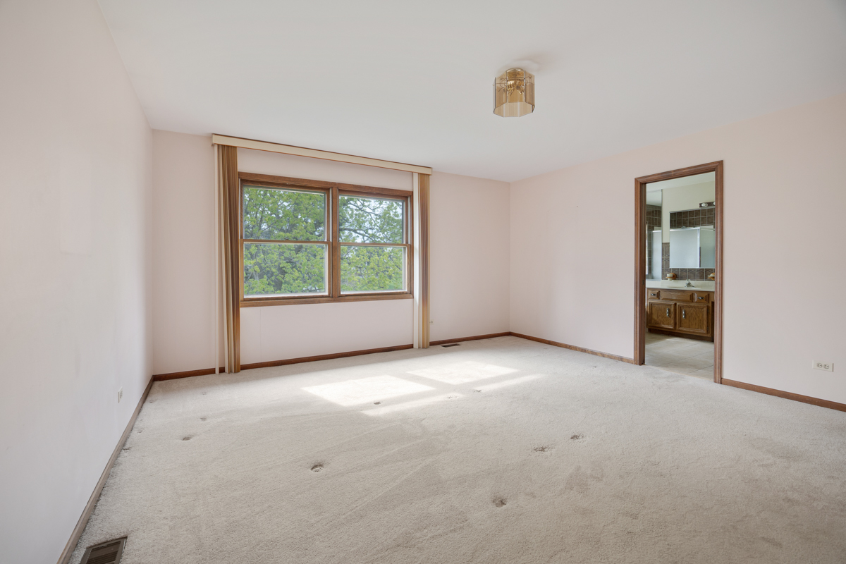 1274 Biscayne Drive, Elk Grove Village, IL 60007