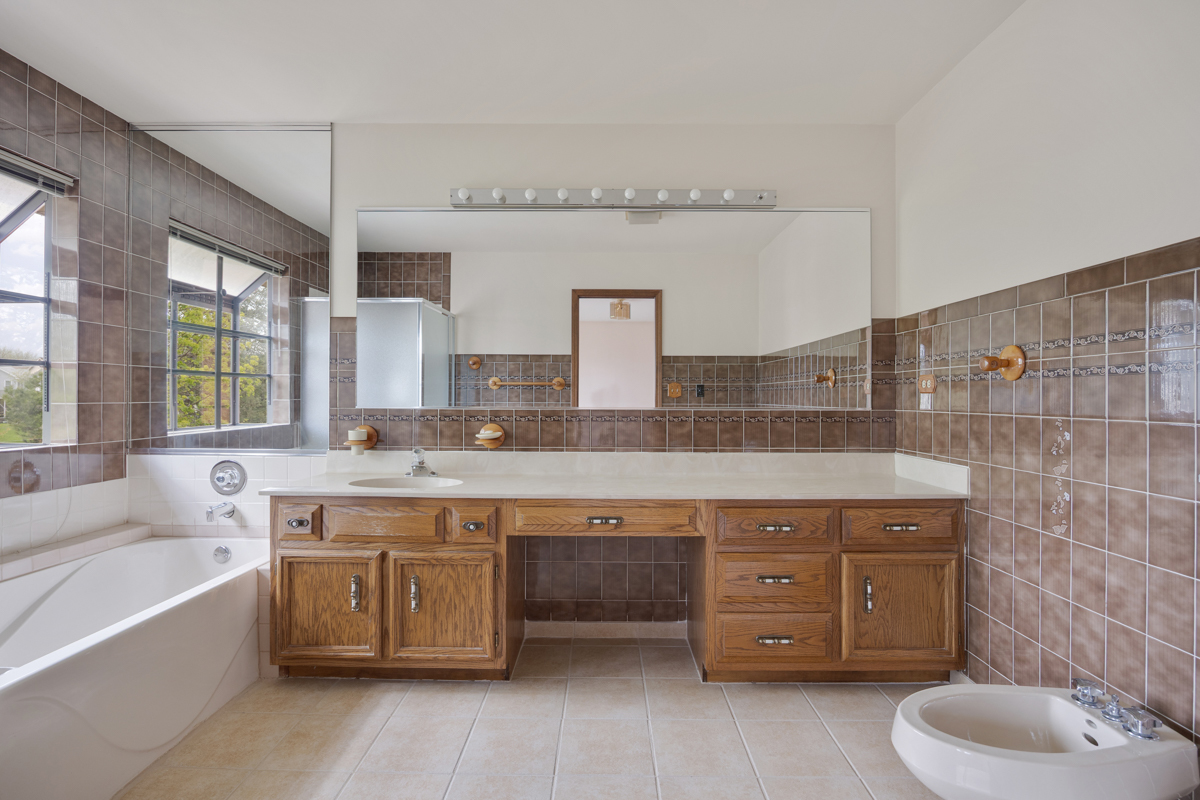 1274 Biscayne Drive, Elk Grove Village, IL 60007