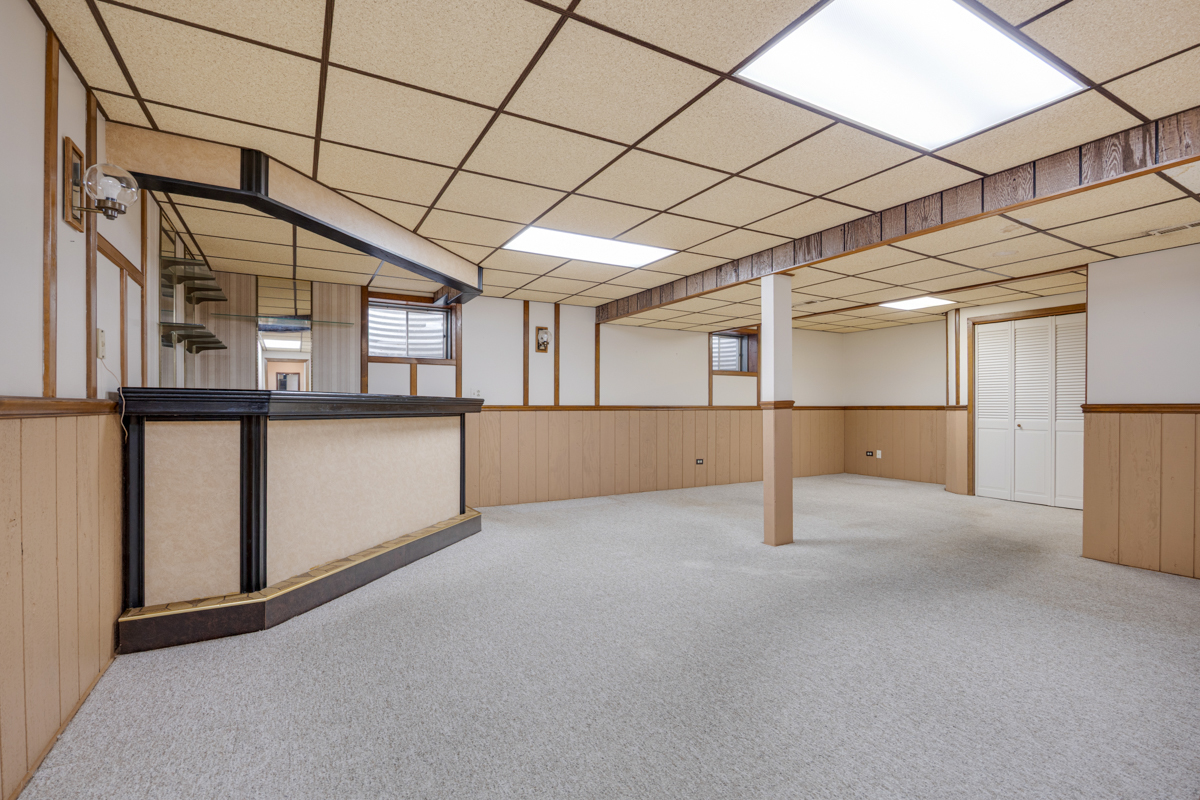 1274 Biscayne Drive, Elk Grove Village, IL 60007