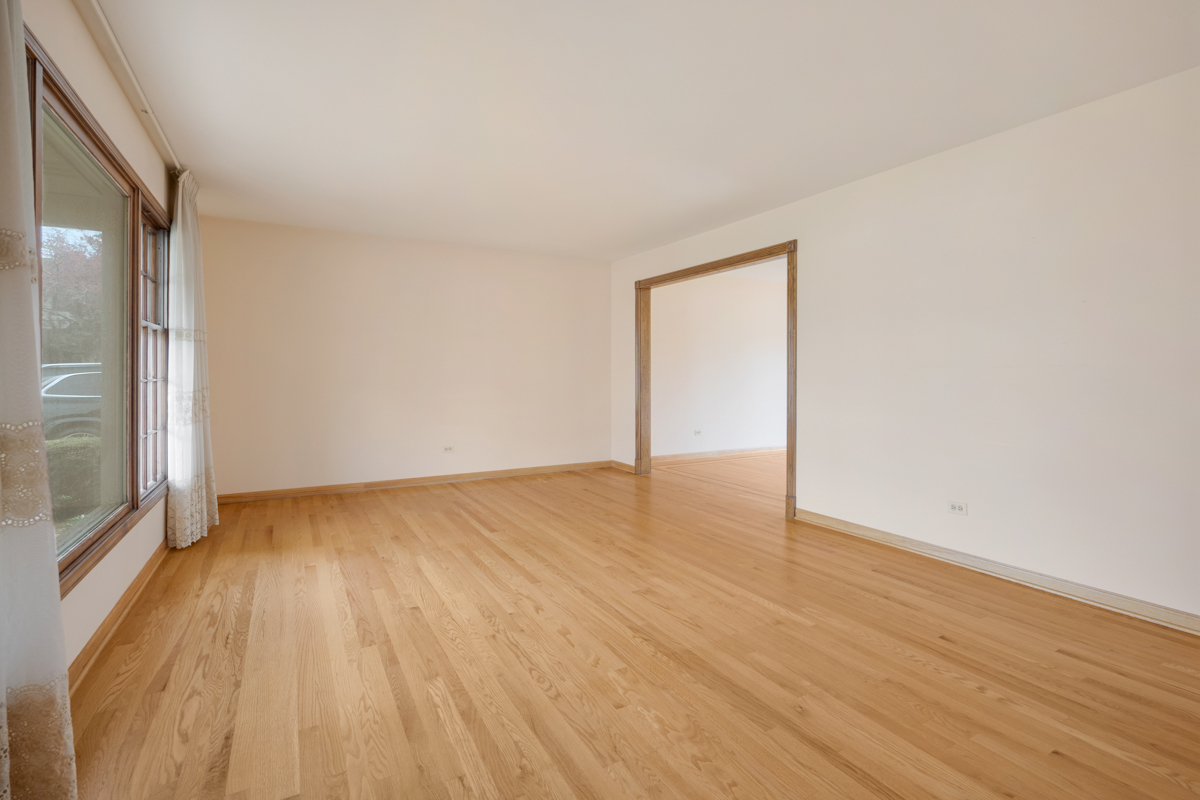 1274 Biscayne Drive, Elk Grove Village, IL 60007