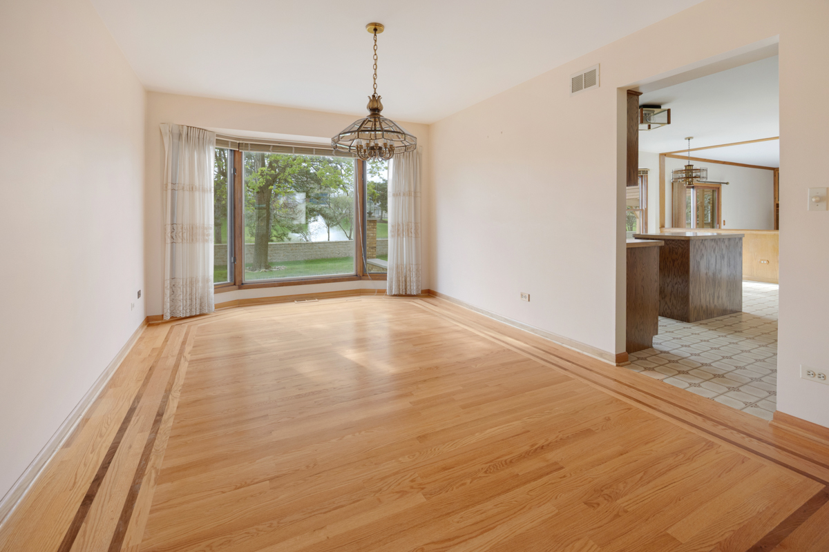 1274 Biscayne Drive, Elk Grove Village, IL 60007