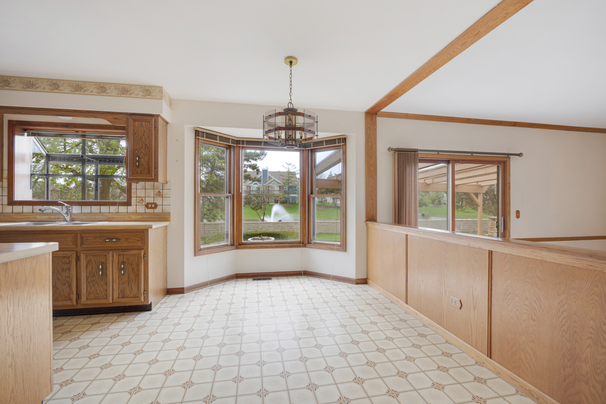 1274 Biscayne Drive, Elk Grove Village, IL 60007