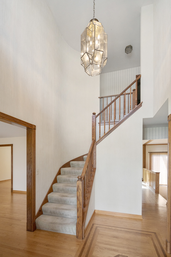 1274 Biscayne Drive, Elk Grove Village, IL 60007