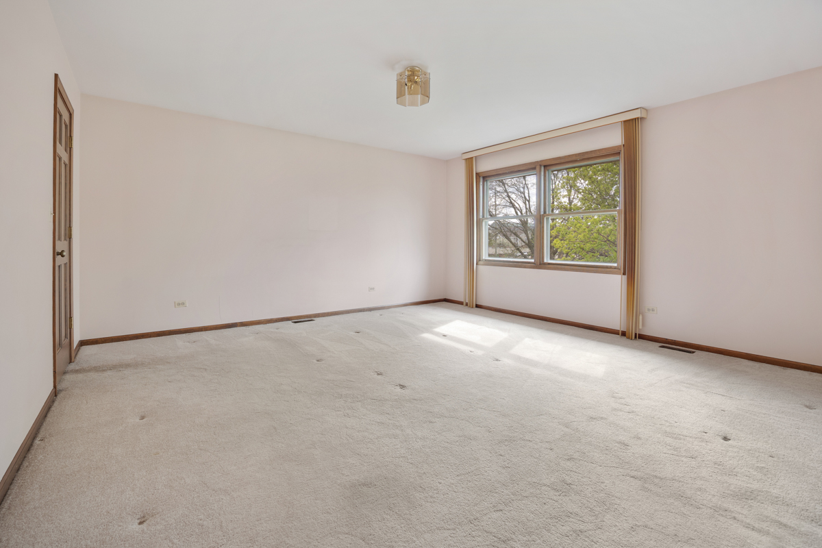 1274 Biscayne Drive, Elk Grove Village, IL 60007