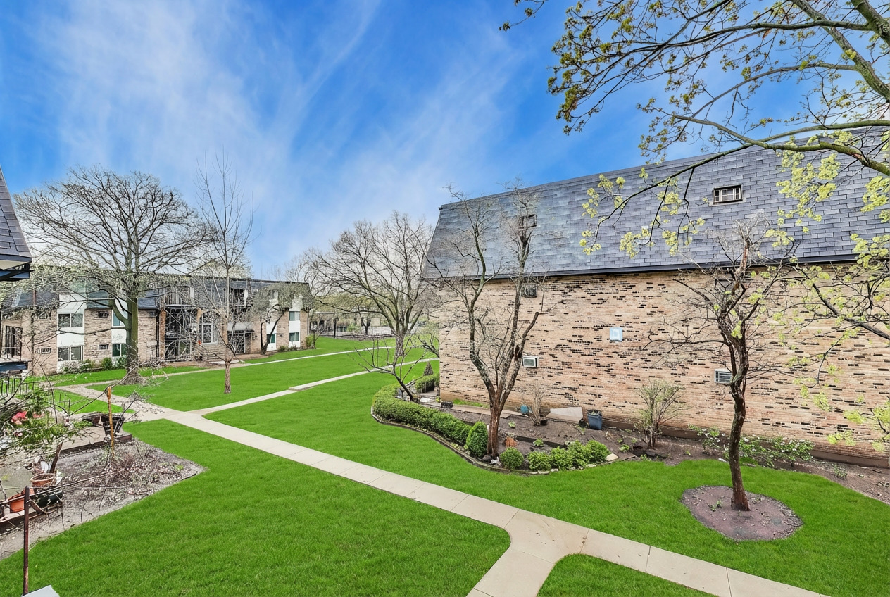 2A E DUNDEE QUARTER Drive #208, Palatine, IL 60074